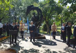 ПРЕЗИДЕНТИТЕ НА БЪЛГАРИЯ И УКРАЙНА ОТКРИХА ПАМЕТНИК НА ТАРАС ШЕВЧЕНКО В СОФИЯ