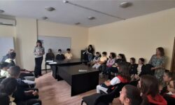 Един различен урок по гражданско образование с кмета на район “Възраждане” Савина Савова